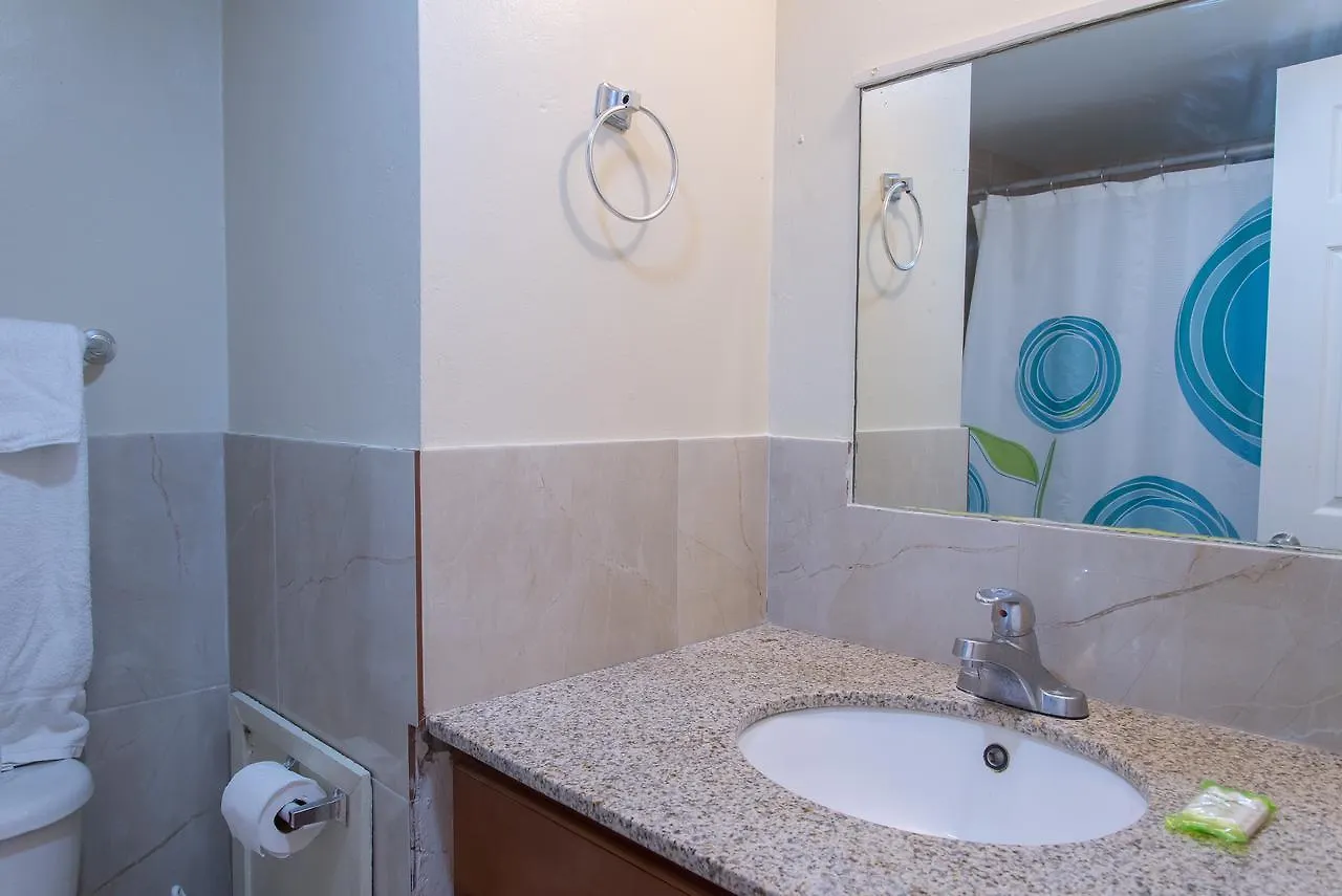 Deluxe Montego Bay Club Studio & Suites 0*,