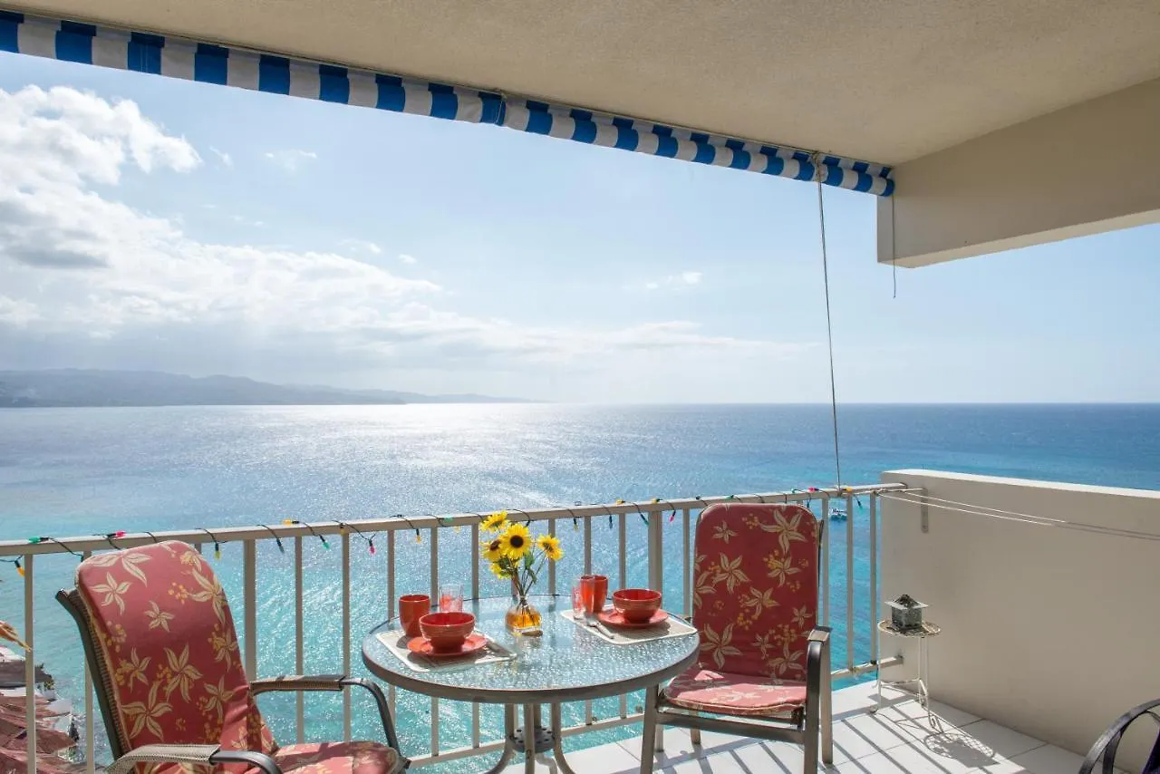 Deluxe Montego Bay Club Studio & Suites 0*,